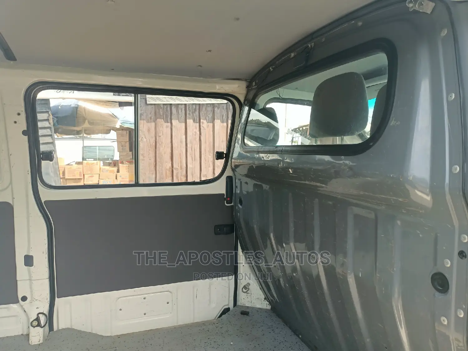 Toyota HiAce 2005 White