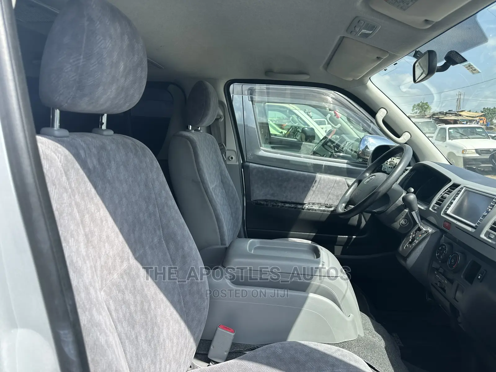 Toyota HiAce 2011 Silver