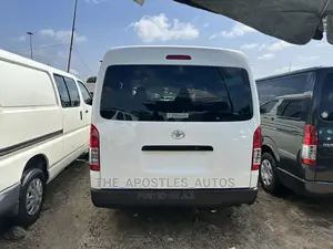 Toyota HiAce 2013 White