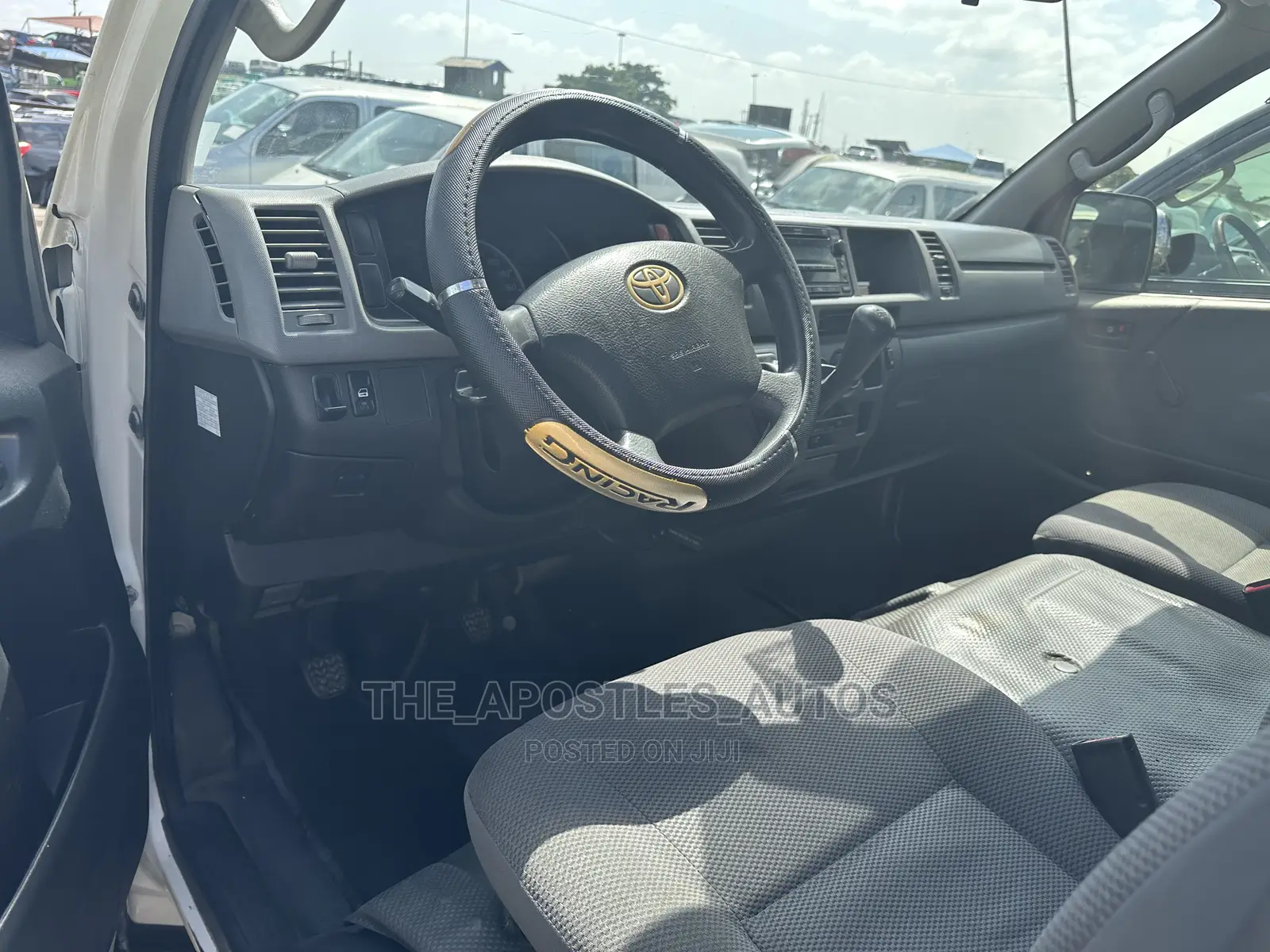 Toyota HiAce 2013 White