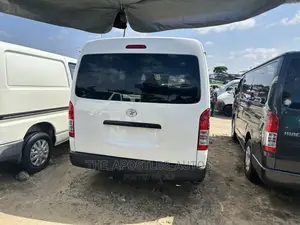 Toyota HiAce 2013 White