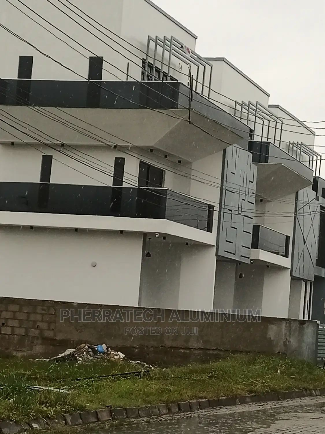 Frameless Balcony Handrail With 10mm Grey Reflective Glass