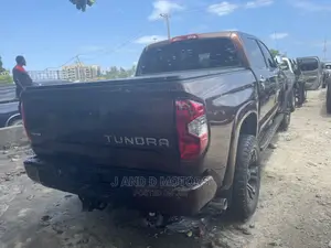 Toyota Tundra 2018 Brown