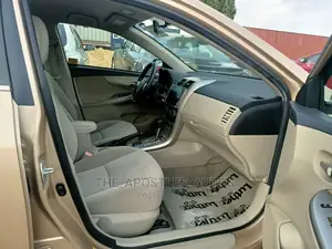 Toyota Corolla LE 4dr Sedan (1.8L 4cyl 4A) 2011 Gold