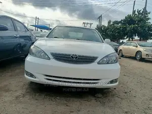 Toyota Camry SE 4rd Sedan (2.4L 4cyl 5M) 2004 White