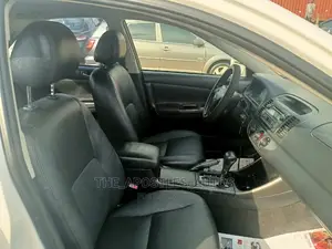 Toyota Camry SE 4rd Sedan (2.4L 4cyl 5M) 2004 White