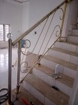 Golden Handrail With Classic Spline Design