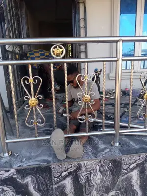 Exclusive Stainless Handrail With Combi and Twisted Pipe