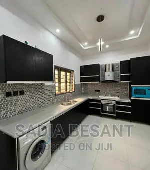 Exquisite Kitchen Cabinet Design With Accessories