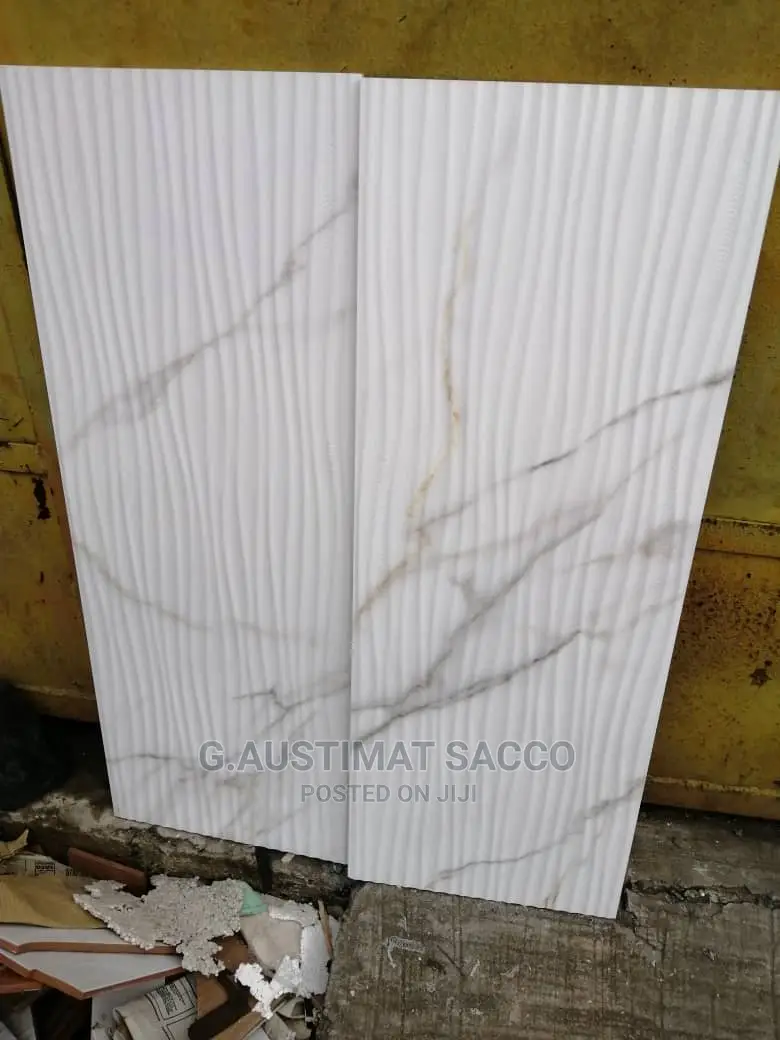 33x100 Inside Wall, Spanish