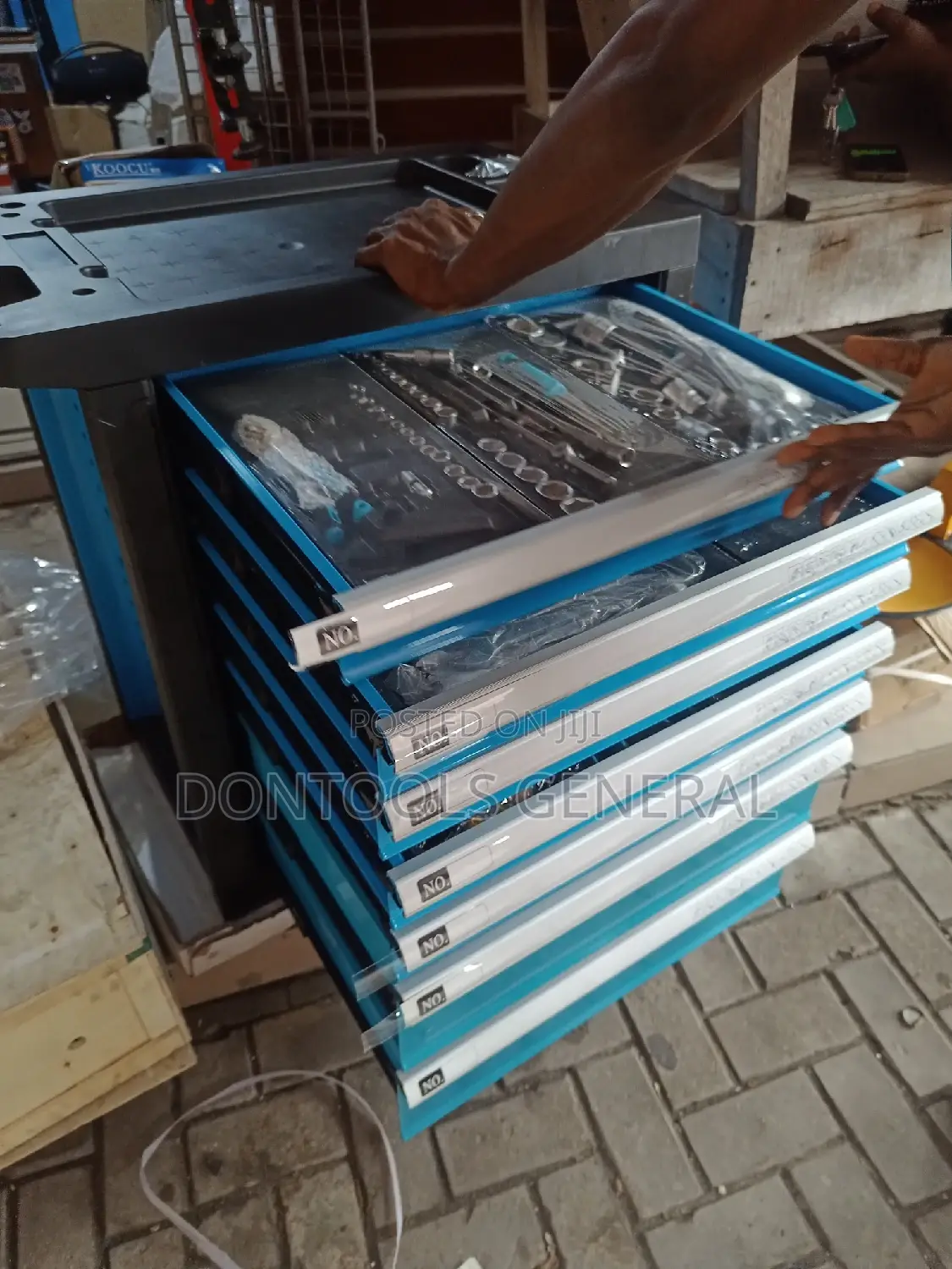 7 Drawer Tool's Box Fully Kitted
