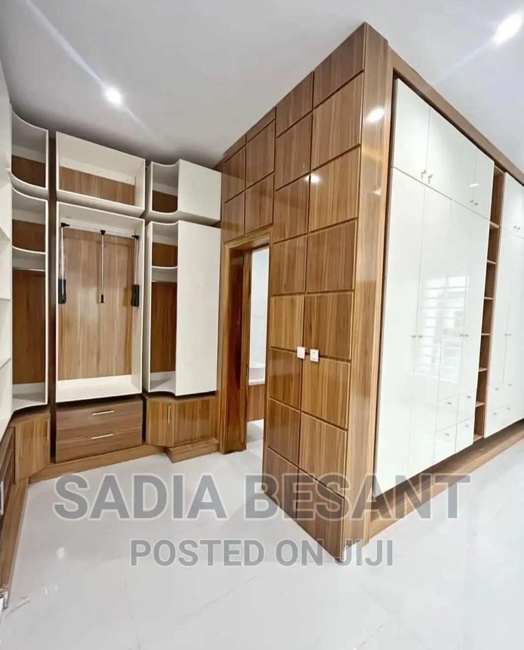 Luxury Walk-in Closet Interior Design