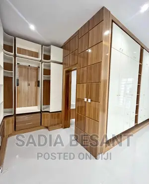 Luxury Walk-in Closet Interior Design