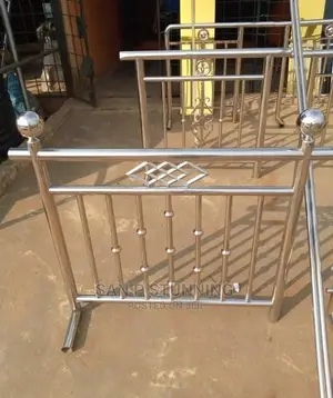 Aesthetic Siver Dropping Rail Design With Class