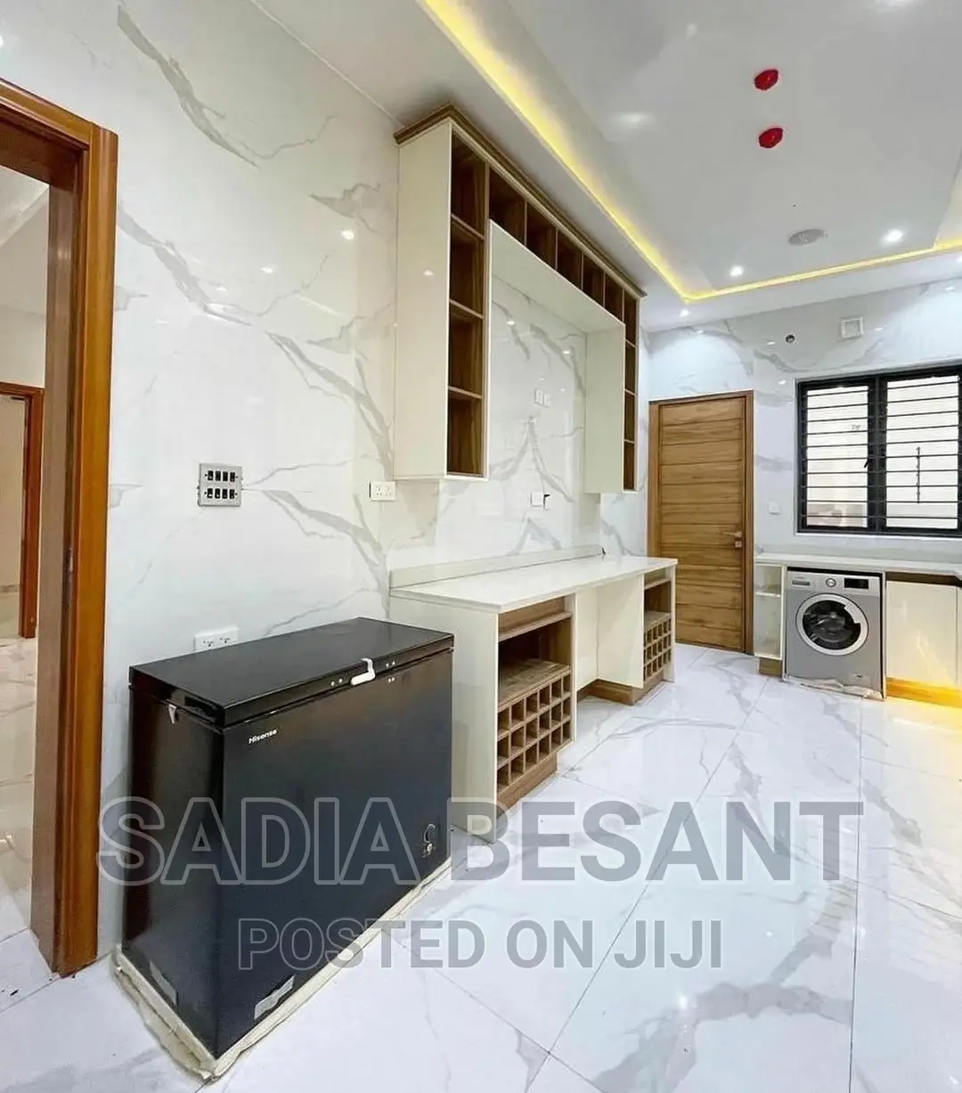 Luxury Kitchen Cabinet Design With Accessories