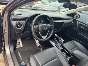 Toyota Corolla XSE (1.8L 4cyl 2A) 2018 Gold