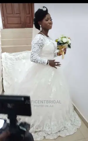 Rent Wedding Gown With 19ft Long