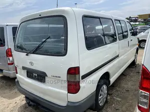 Toyota HiAce 2007 White