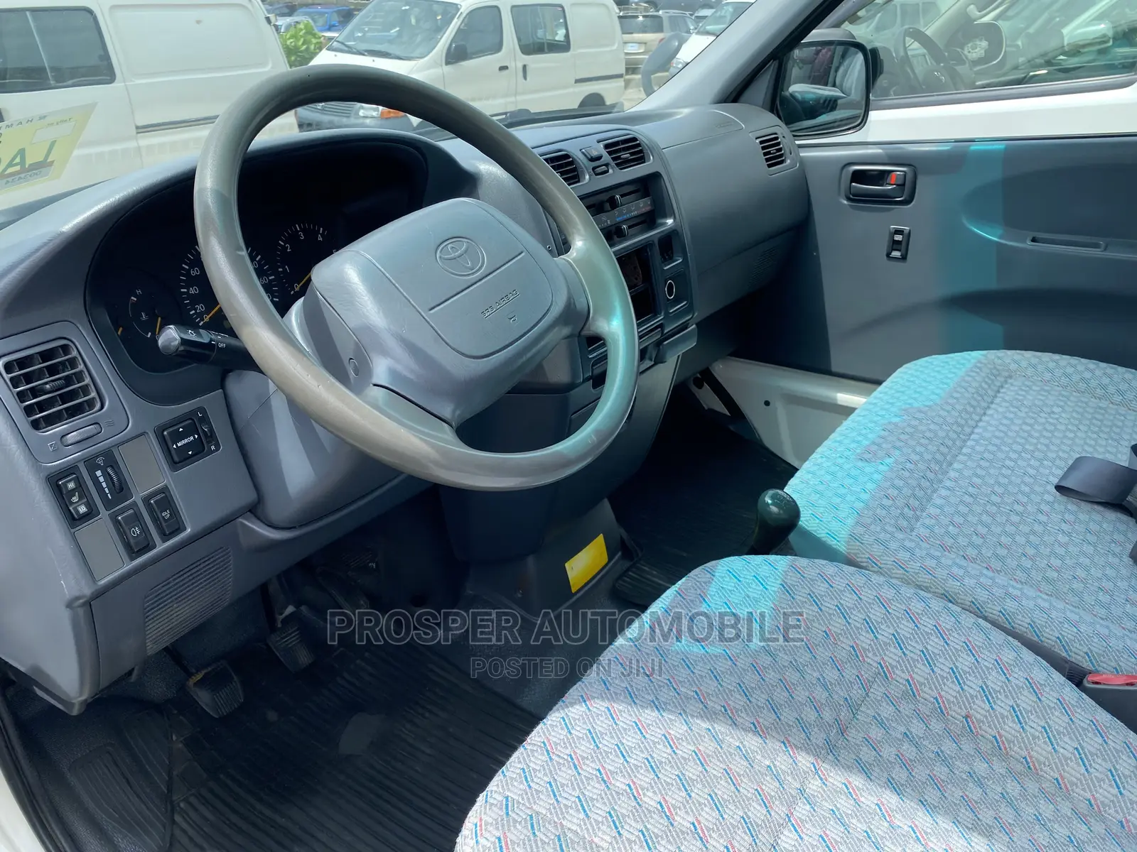 Toyota HiAce 2007 White