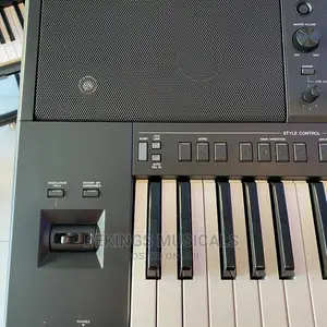 Yamaha PSR Sx720 Workstation Synthesizer Keyboard