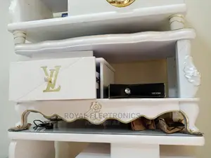 Trendy Design Center Table With Drawer