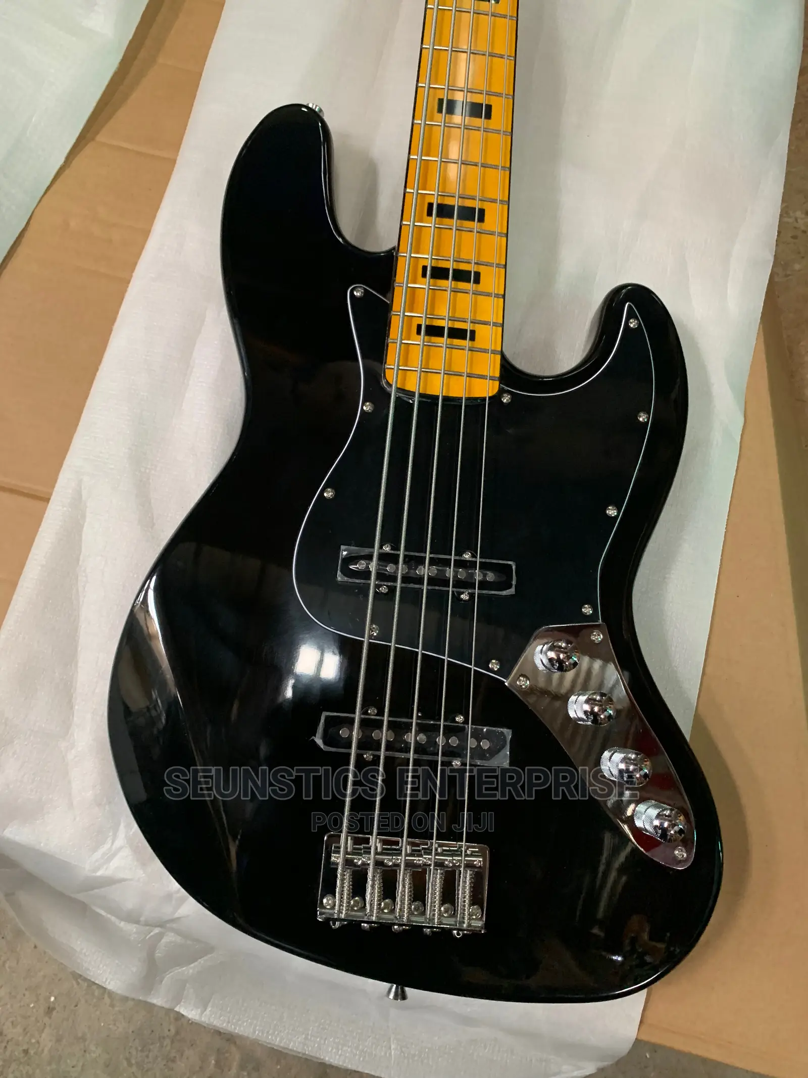 Good Squier by Fender Active Five String Jazz Guitar