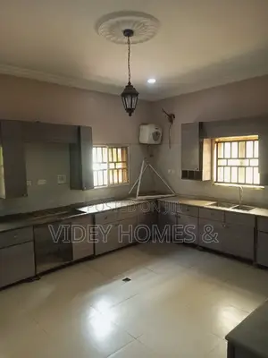5bdrm Duplex in Vision Court Estate, Apo District for rent