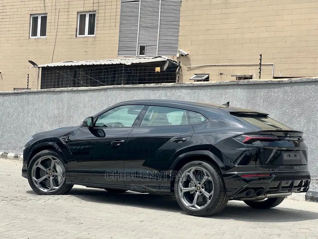 New Lamborghini Urus 2022 Black