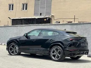 New Lamborghini Urus 2022 Black