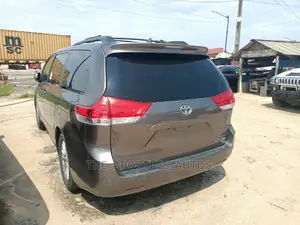 Toyota Sienna Limited FWD 7-Passenger 2013 Gray