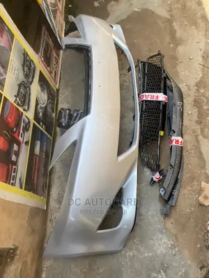 Bumper Is250 2008