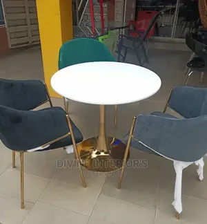 Sitting Out Chairs With Table