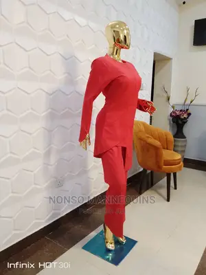 Size 12 Gold Chrome Female Egg Face Dummy