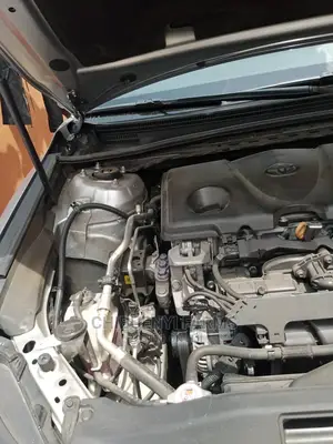 Toyota Camry XLE FWD (2.5L 4cyl 8AM) 2018 Silver