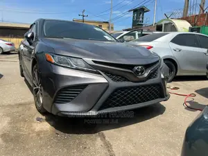 Toyota Camry SE Nightshade FWD 2020 Gray