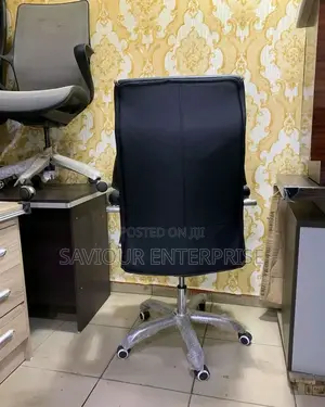 Executive High Back Executive Swivel Leather Office Chairs.