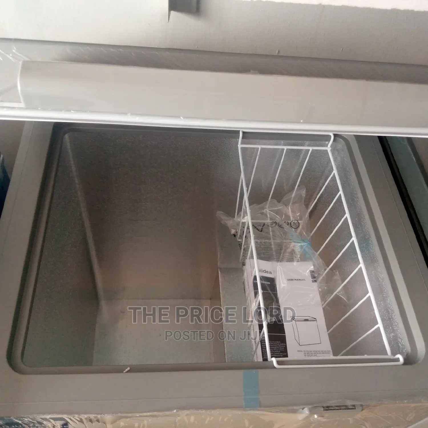 Midea Freezer Hs186. 146litres