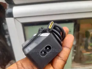 Photo - Lenovo Type C Charger