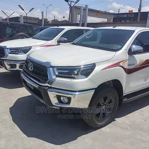 New Toyota Hilux 2023 Brown