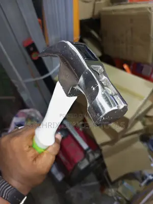 Solid Steel Curved Claw Hammer With Nail Starter 16oz