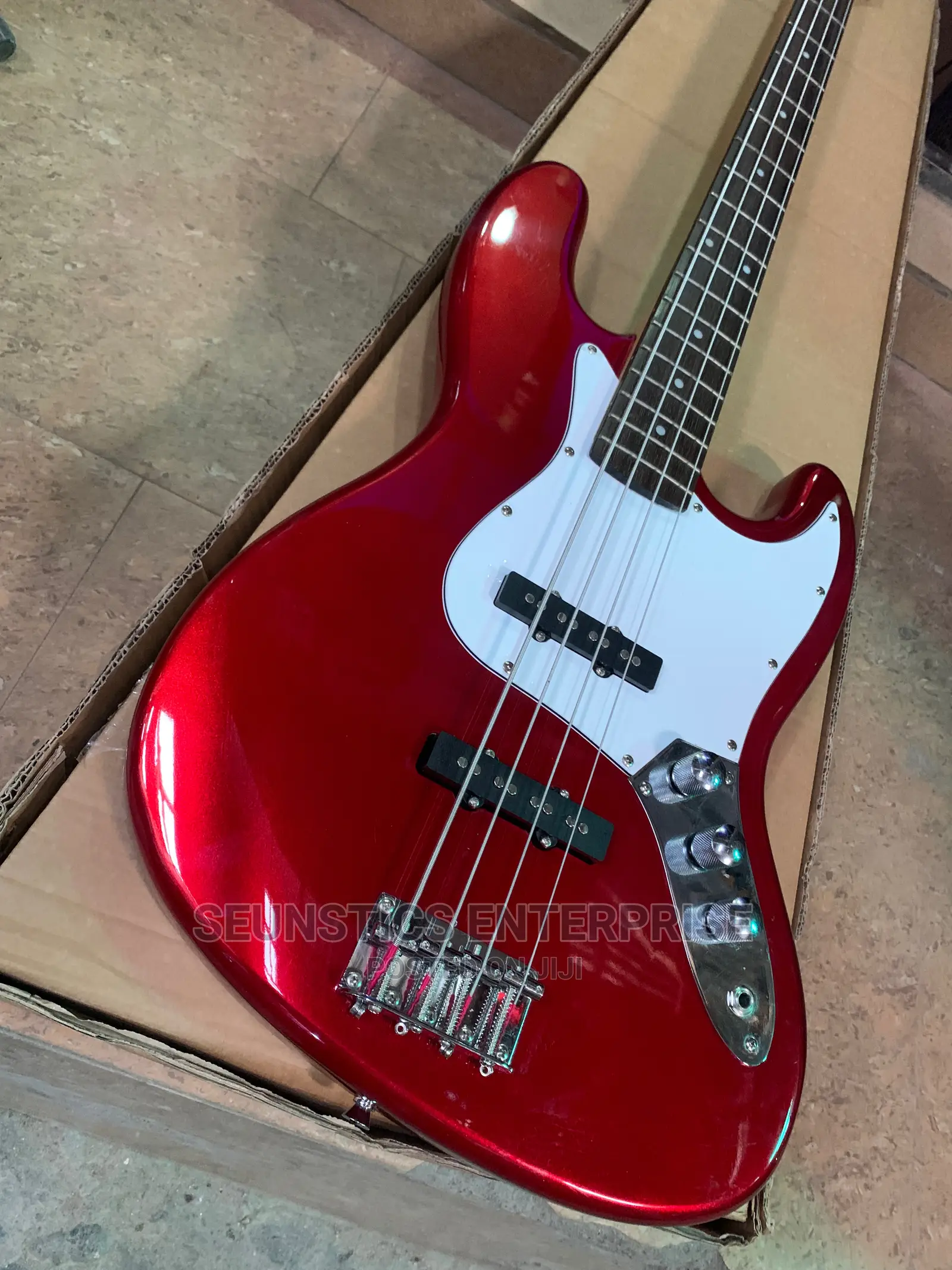 Quality Photogenic Four String Passive Bass Guitar
