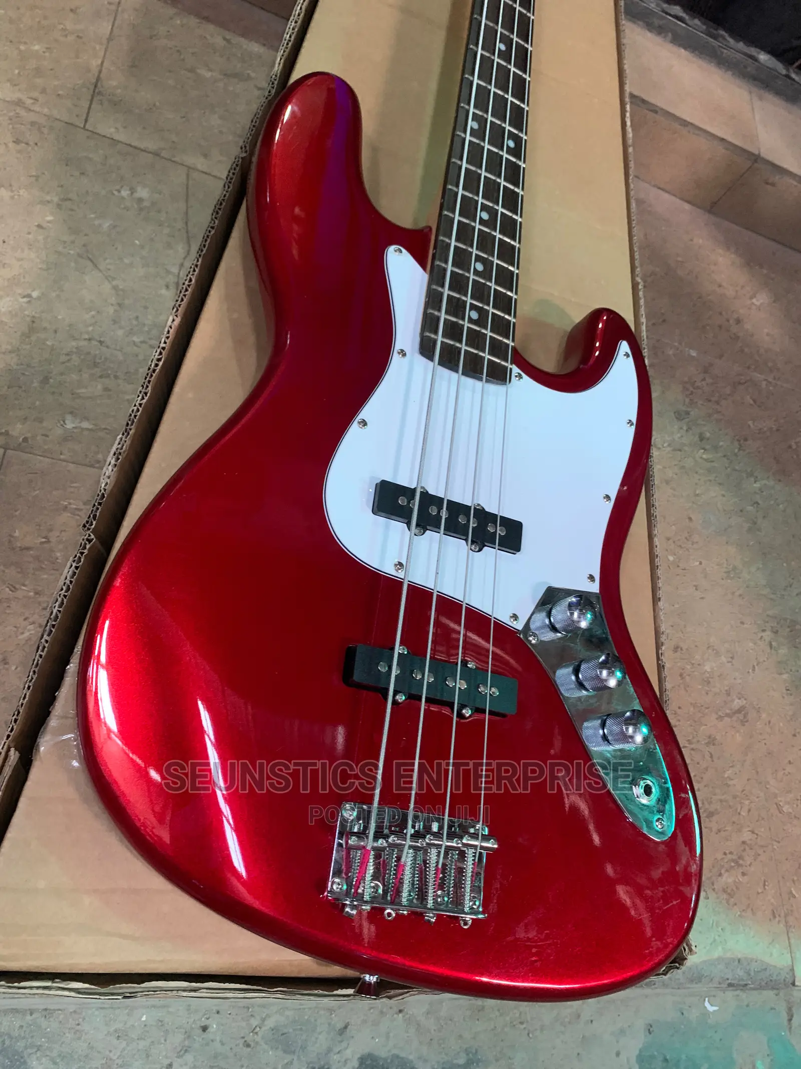 Quality Photogenic Four String Passive Bass Guitar