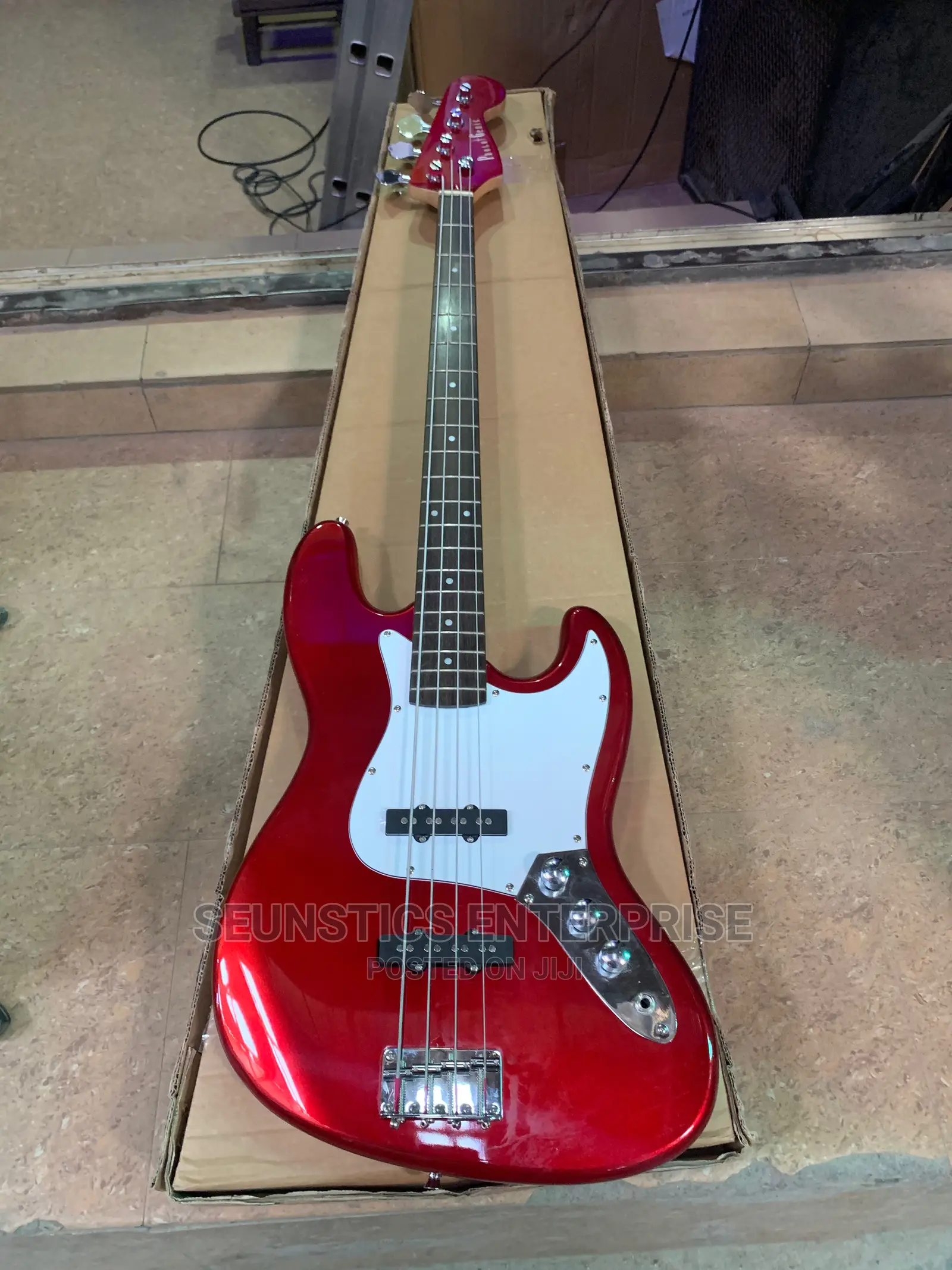 Quality Photogenic Four String Passive Bass Guitar
