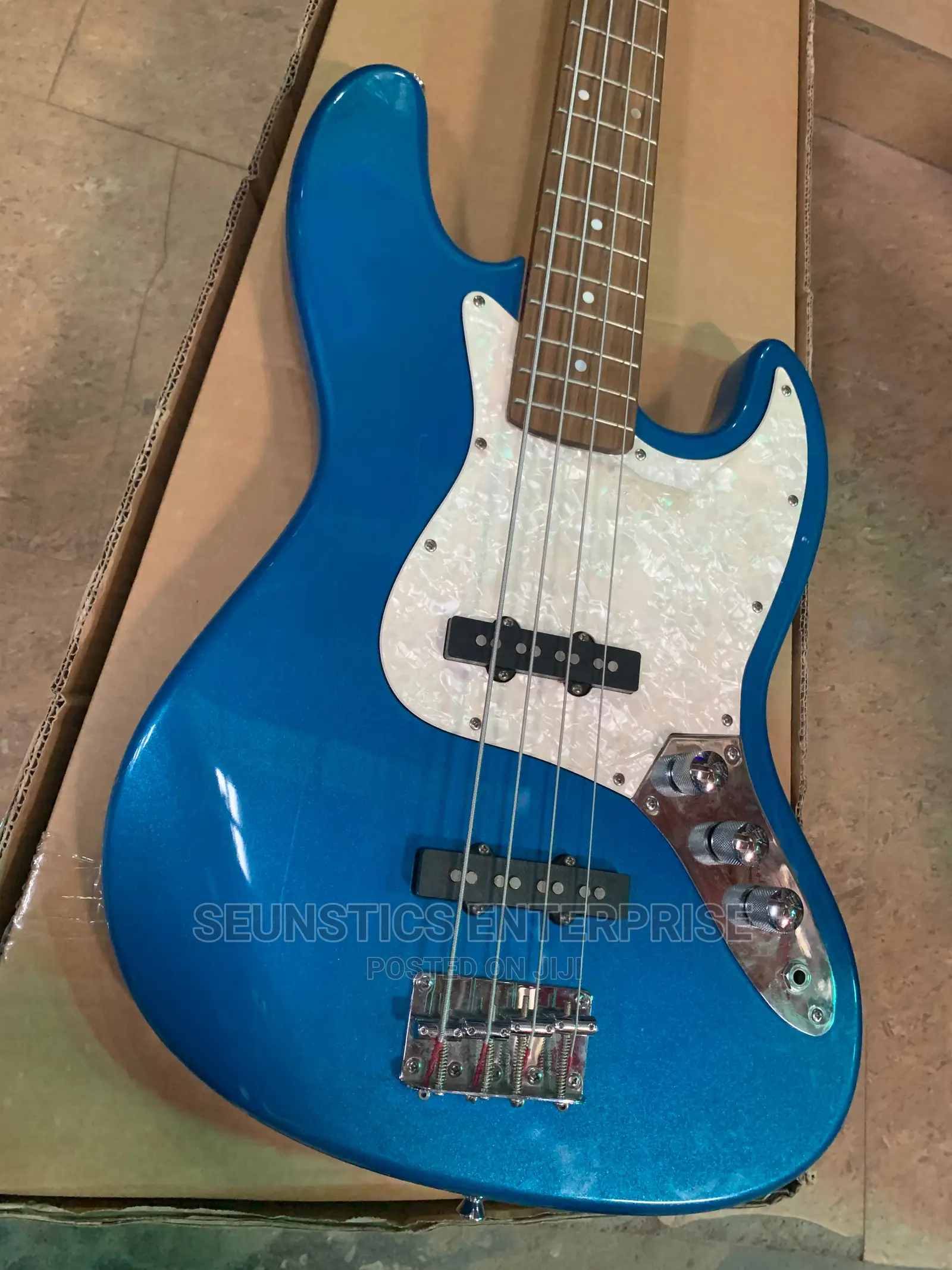 Professional Photogenic Four String Passive Bass Guitar in Ikeja