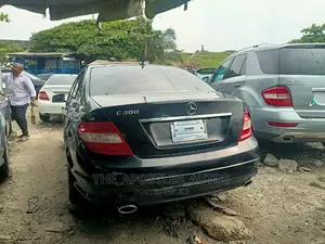 Mercedes-Benz C300 2010 Black