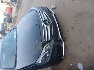 W212 Upgraded Bumper Boneth and Light