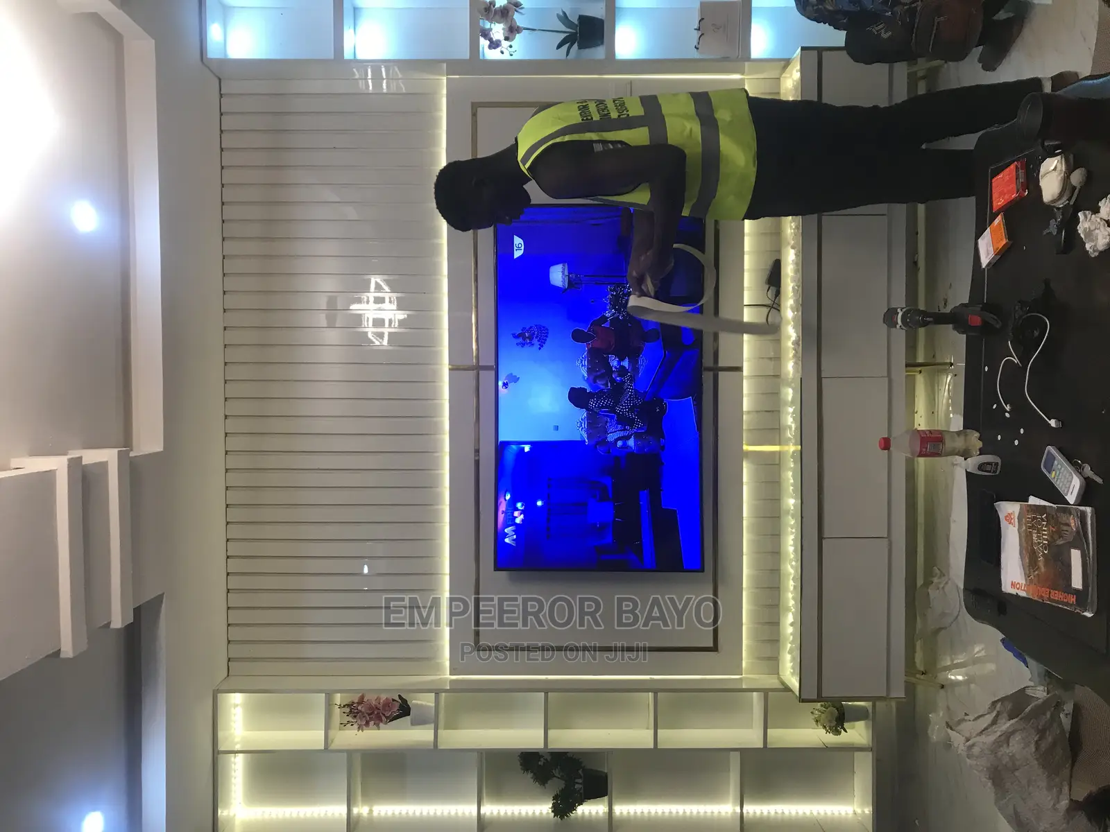 TV Cnosole
