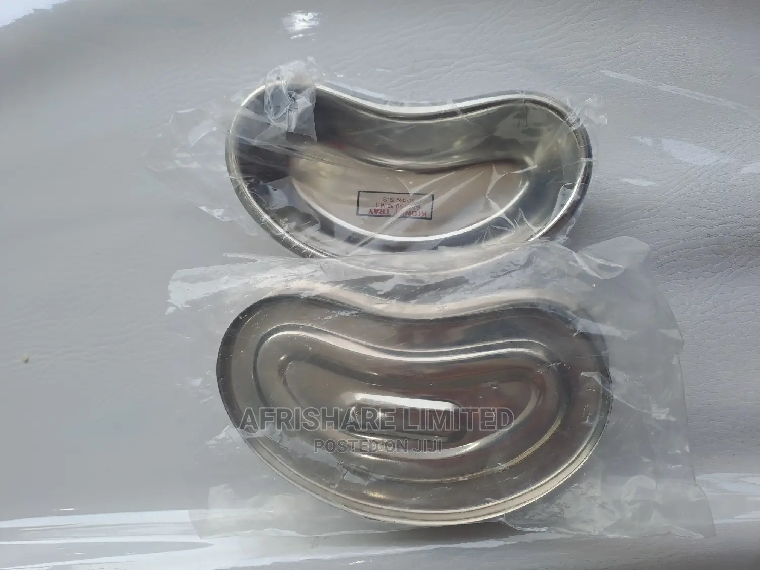 Kidney Dish With Lid