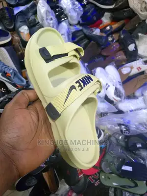 Photo - Simple Nike Slides