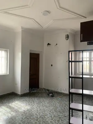 3bdrm Block of Flats in Millinuem Estate, Millenuim/UPS for rent